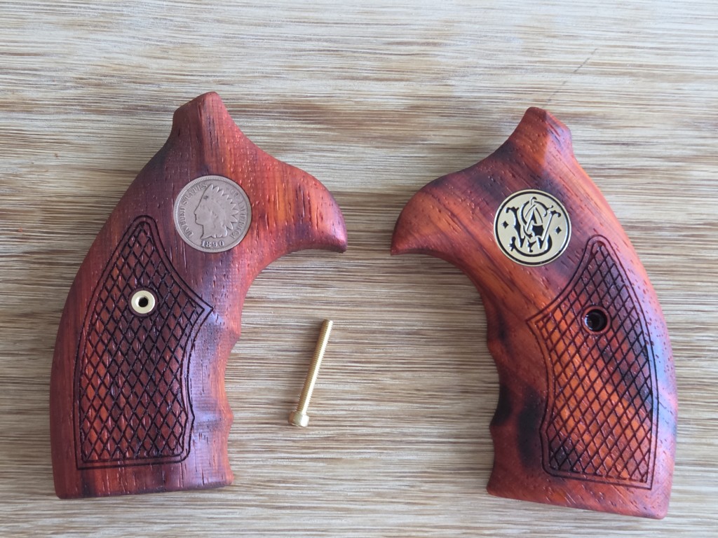 Plaquettes de crosse en palissandre pour Smith & Wesson .44 double action (44 Russian ou 44-40 WCF)