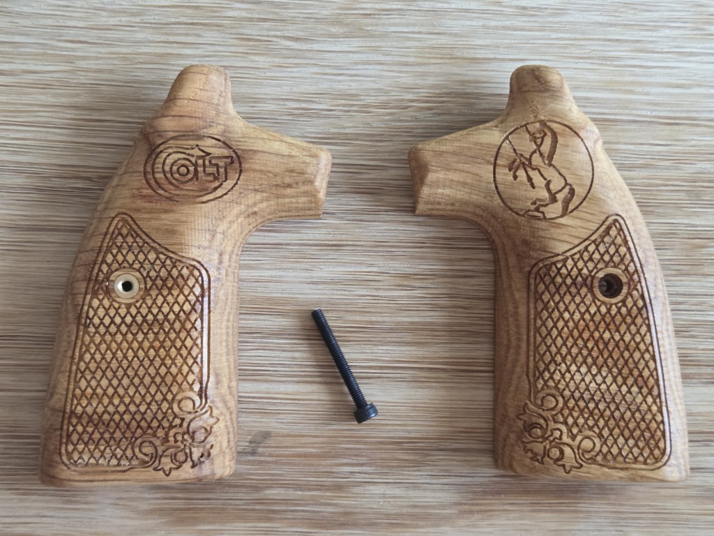 Plaquettes de poignée en acacia pour Colt New Police .32 S&W Long