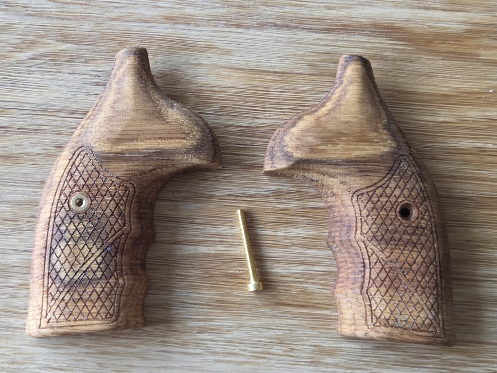Plaquettes artisanales en chêne pour revolver Smith & Wesson Hand Ejector 1896 .32 S&W Long